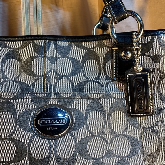 Coach almost NEW satchel/shoulder bag w/tag - Picture 2 of 16